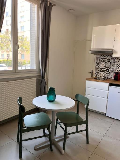 Ferienwohnung Le Pressense Vénissieux Exterior foto