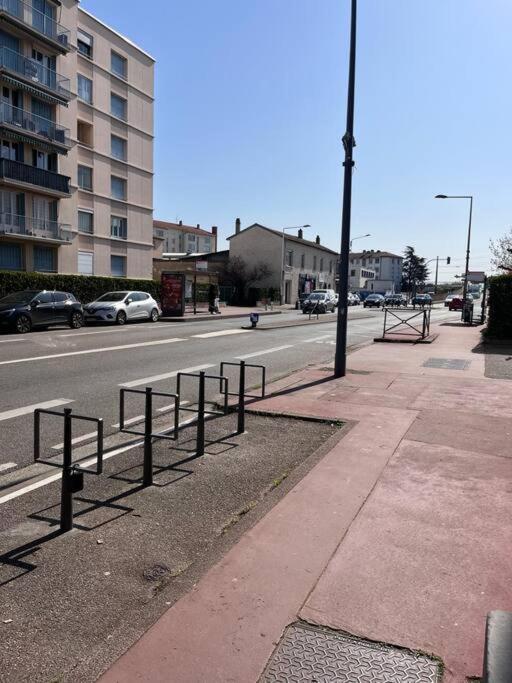 Ferienwohnung Le Pressense Vénissieux Exterior foto