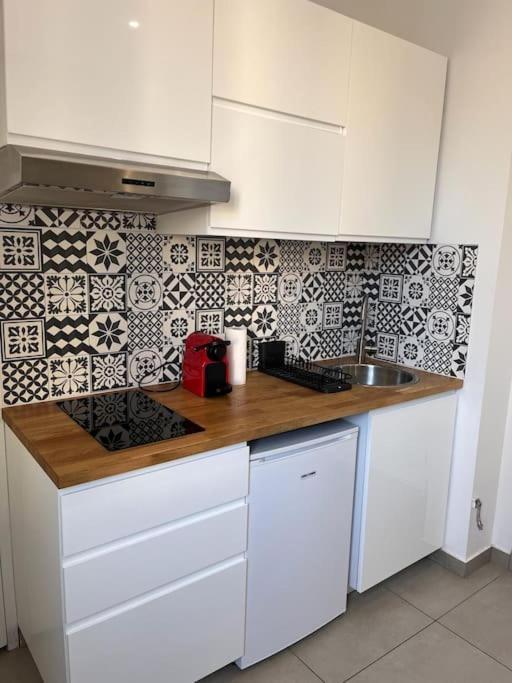 Ferienwohnung Le Pressense Vénissieux Exterior foto